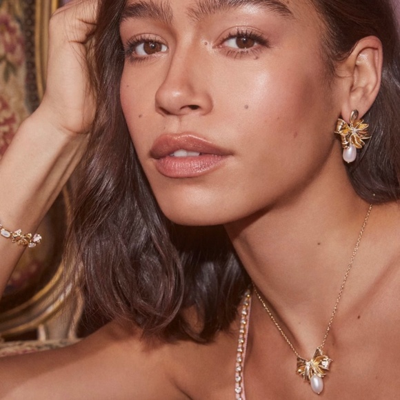 Kendra Scott x LoveShackFancy Pearl Bow Gold Statement Earrings - Picture 2 of 5